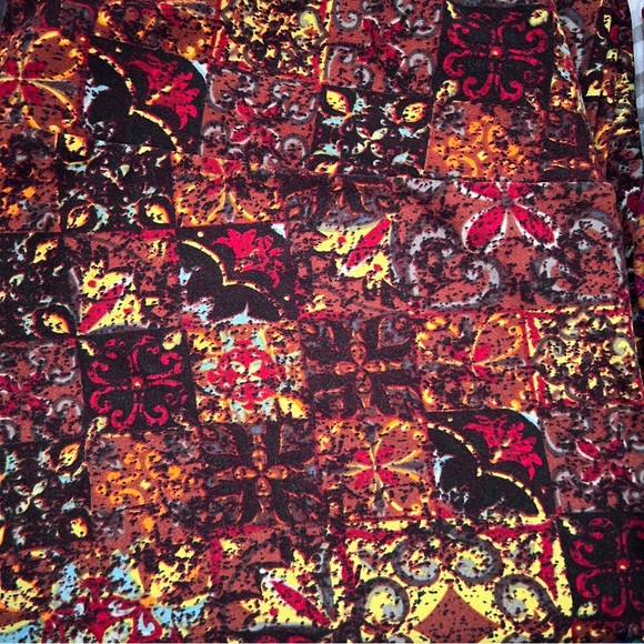 LuLaRoe Tall & Curvy Leggings - Picture 2 of 7